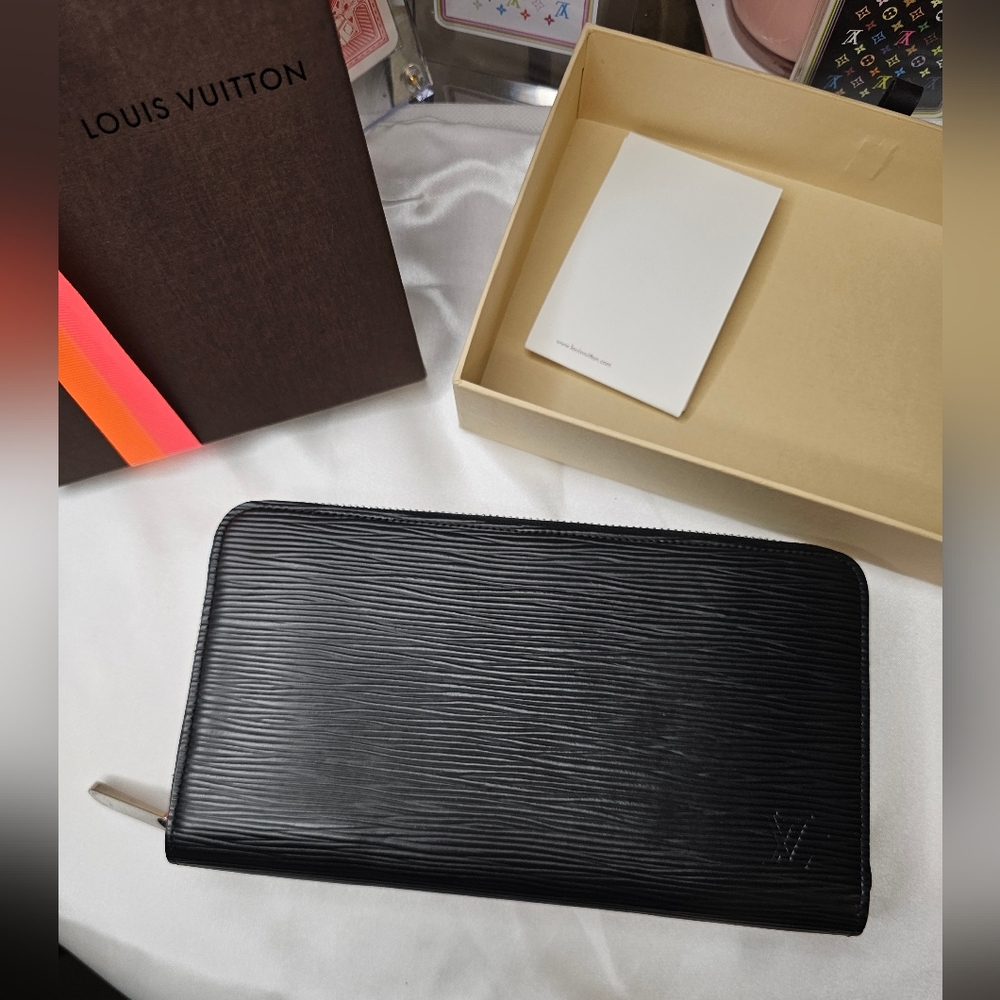Louis Vuitton Silver and Black Wallet Epi Leather Zippy Style